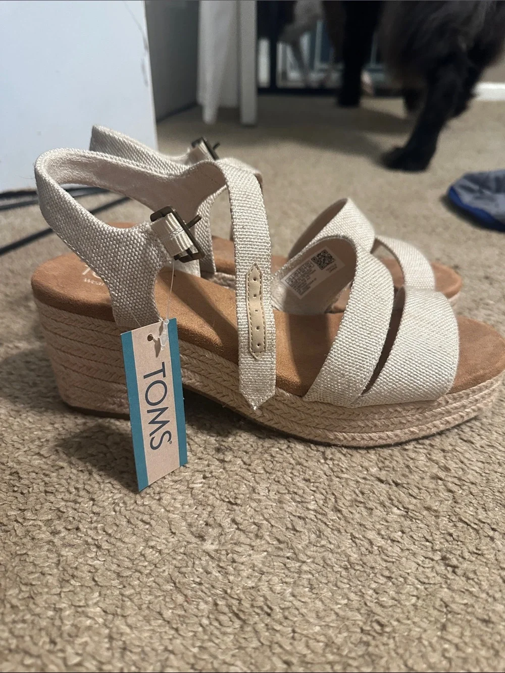 NWT Tom’s Kiki sandals in beige